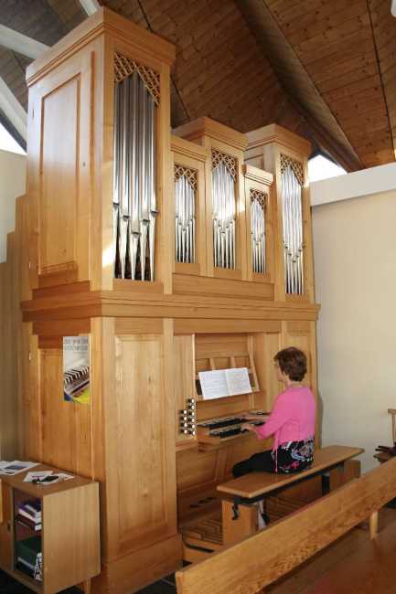 Frau Krätschmer an der Orgel Steinbach